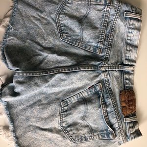 VINTAGE Levi High-Waisted Shorts